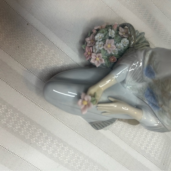 Iladro Girl Kneeling Next to Flower Basket - Picture 11 of 12